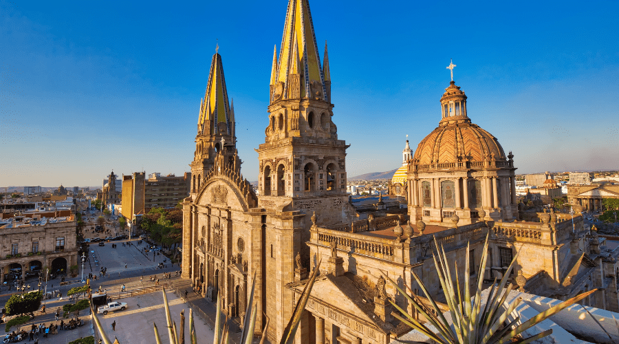 Panorámica del centro de Guadalajara, Jalisco, donde crece la oferta de empleo dental en clínicas y consultorios especializados.