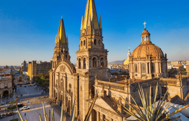 Panorámica del centro de Guadalajara, Jalisco, donde crece la oferta de empleo dental en clínicas y consultorios especializados.